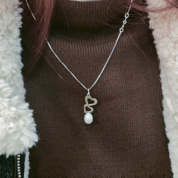 Imagen de Colgante con dos corazones y perla
