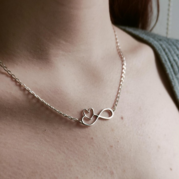 Imagen de Colgante infinito y corazón