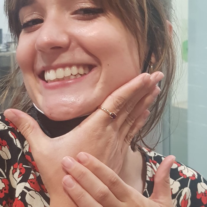 Imagen 2 de Anillo oro con rubí