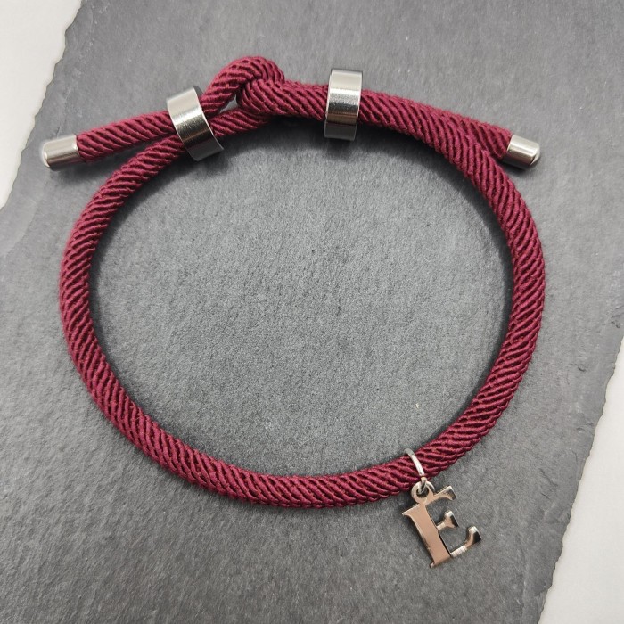 Imagen 2 de Pulsera de cordón con inicial 